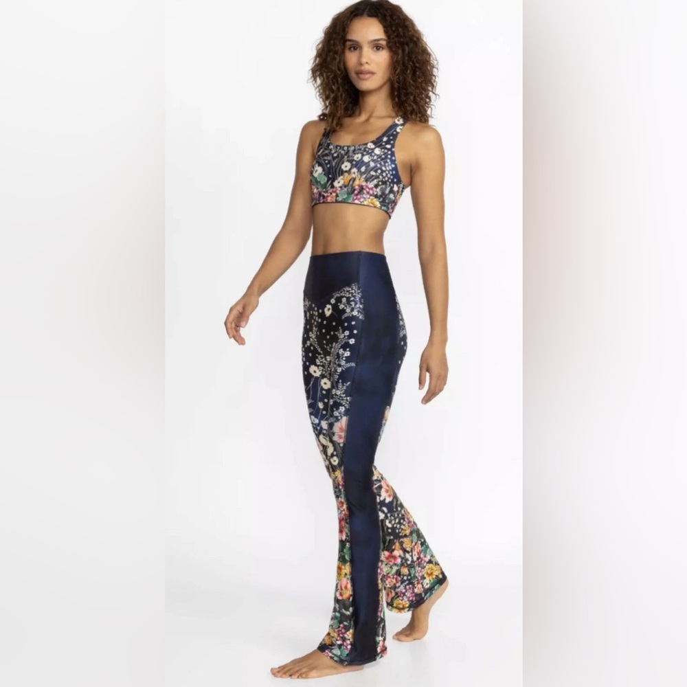 JOHNNY WAS Size S Bursting High Waist Sculpting Baby Bell Leggings